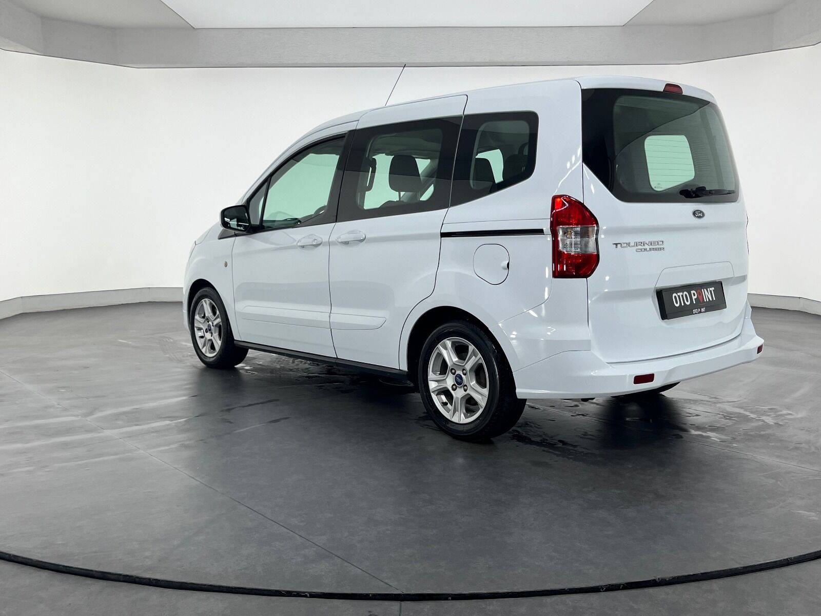 Ford Tourneo Courier 1.5 TDCI Deluxe - 2023 - Detay