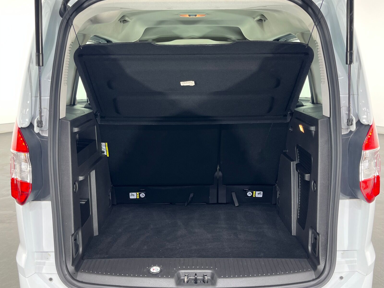 Ford Tourneo Courier 1.5 TDCI Deluxe - 2023 - Detay