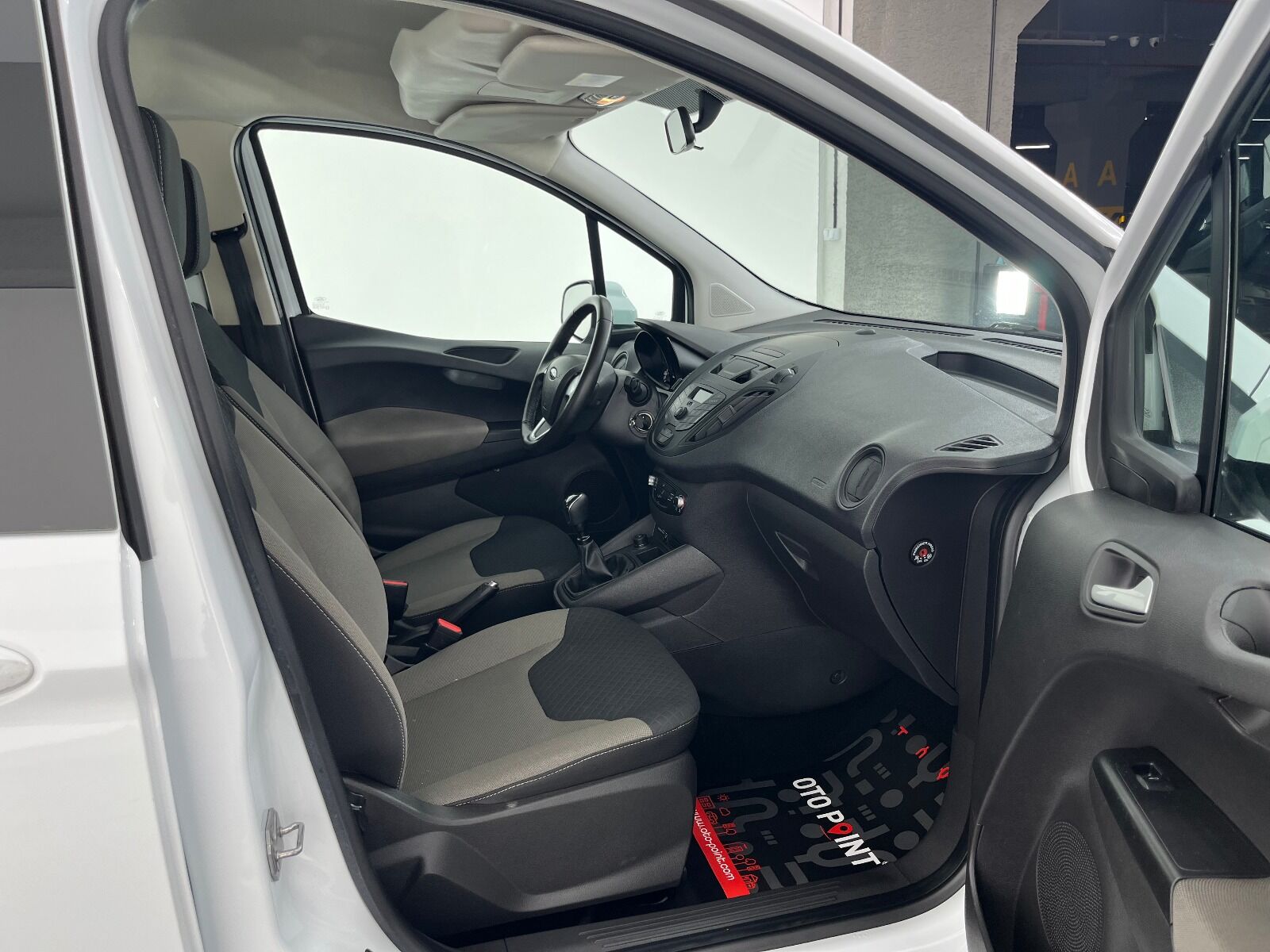 Ford Tourneo Courier 1.5 TDCI Deluxe - 2023 - Detay