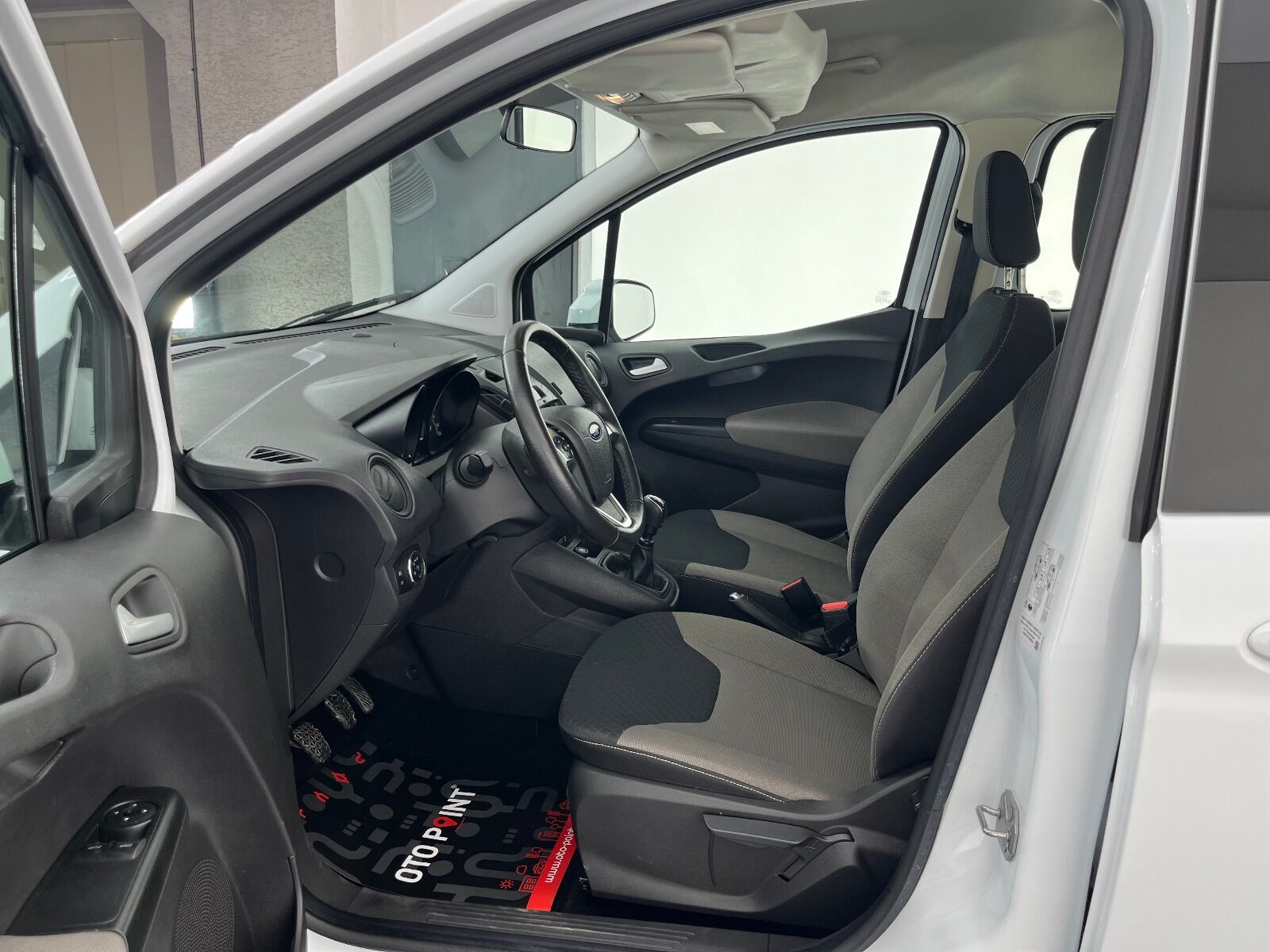 Ford Tourneo Courier 1.5 TDCI Deluxe - 2023 - Detay