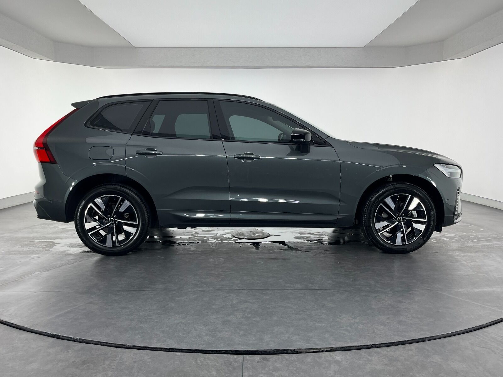 Volvo XC60 2.0 B5 Mild Hybrid Plus Dark AWD - 2025 - Detay