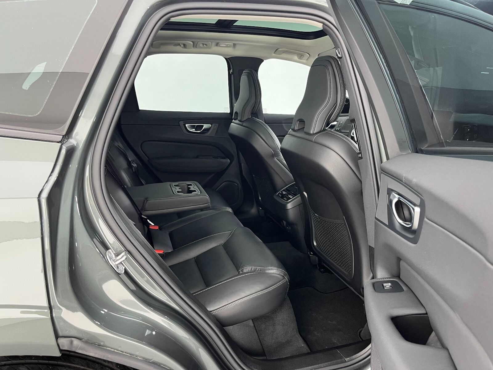 Volvo XC60 2.0 B5 Mild Hybrid Plus Dark AWD - 2025 - Detay