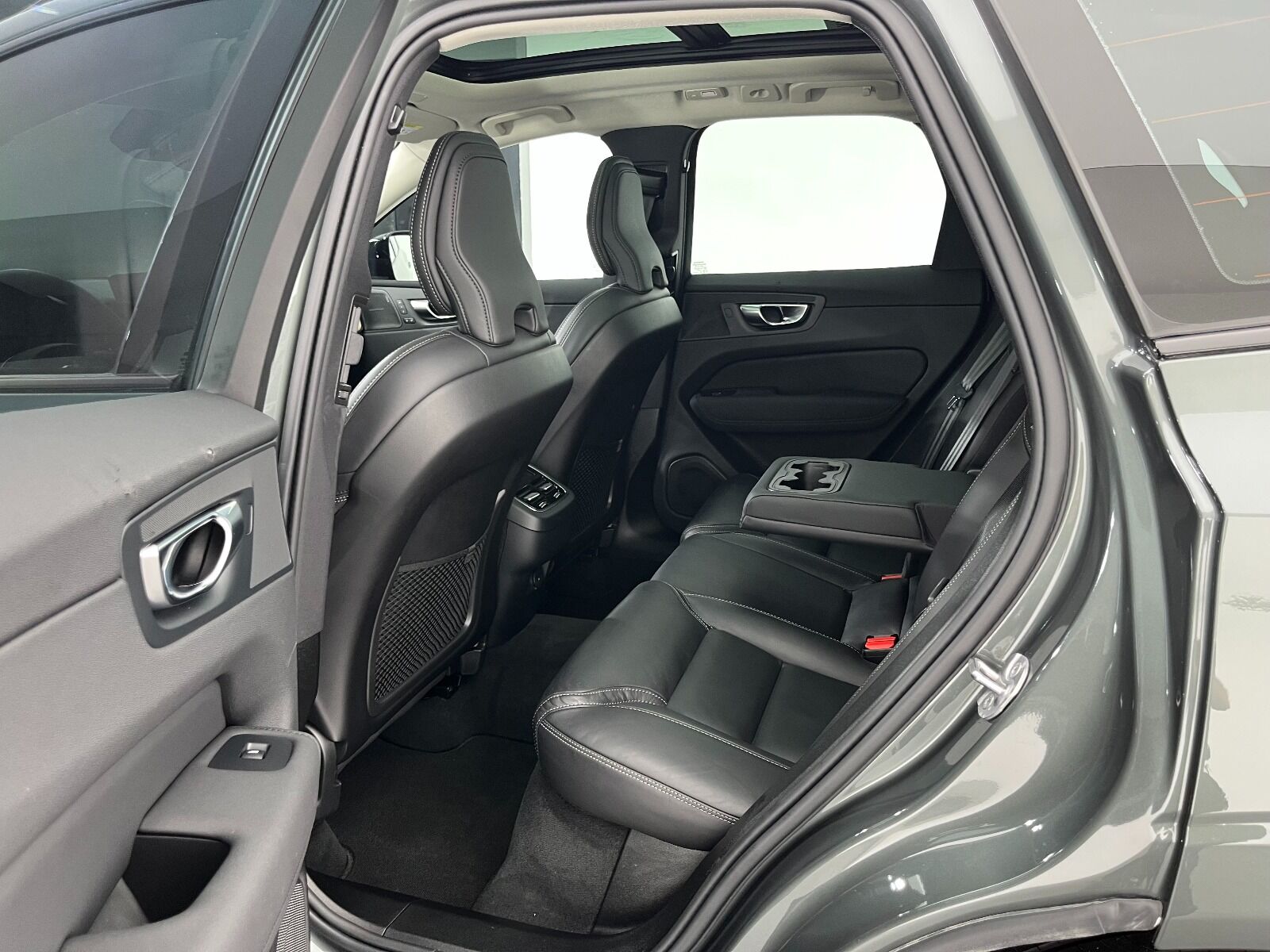 Volvo XC60 2.0 B5 Mild Hybrid Plus Dark AWD - 2025 - Detay