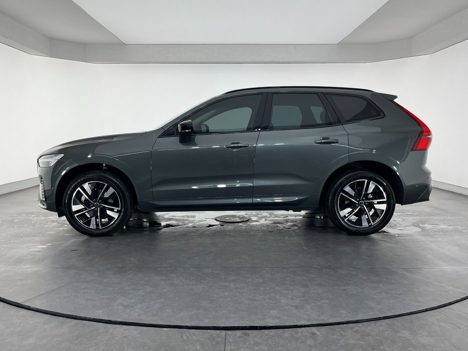 Volvo XC60 2.0 B5 Mild Hybrid Plus Dark AWD - 2025 - Detay