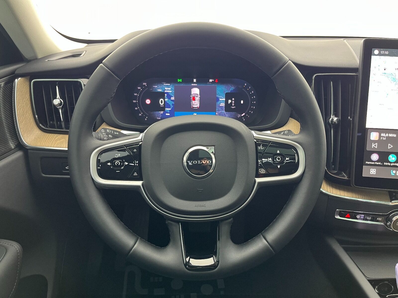 Volvo XC60 2.0 B5 Mild Hybrid Plus Dark AWD - 2025 - Detay