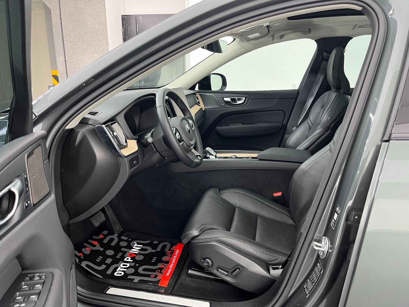 Volvo XC60 2.0 B5 Mild Hybrid Plus Dark AWD - 2025 - Detay