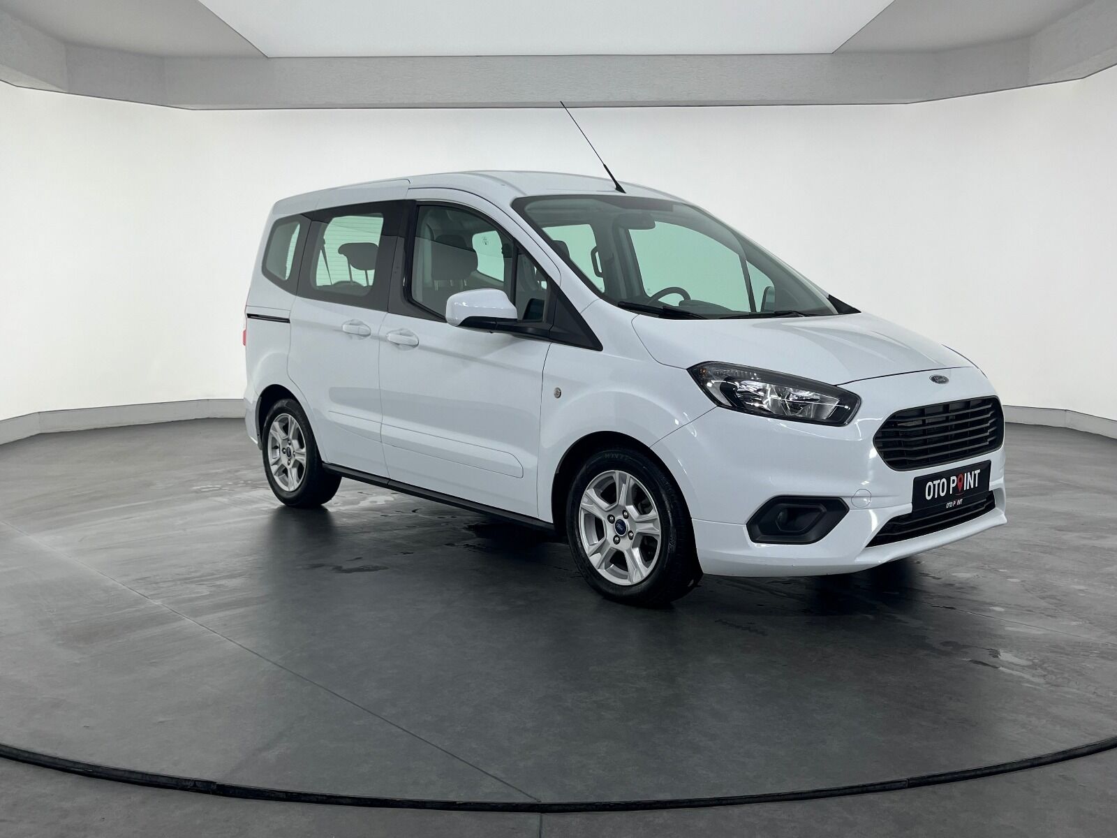 Ford Tourneo Courier 1.5 TDCI Deluxe - 2023 - Detay