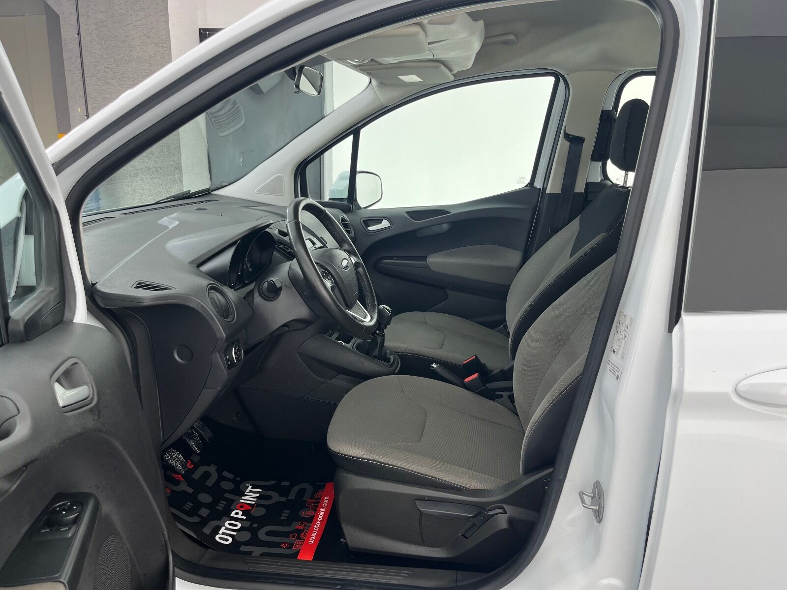 Ford Tourneo Courier 1.5 TDCI Deluxe - 2023 - Detay