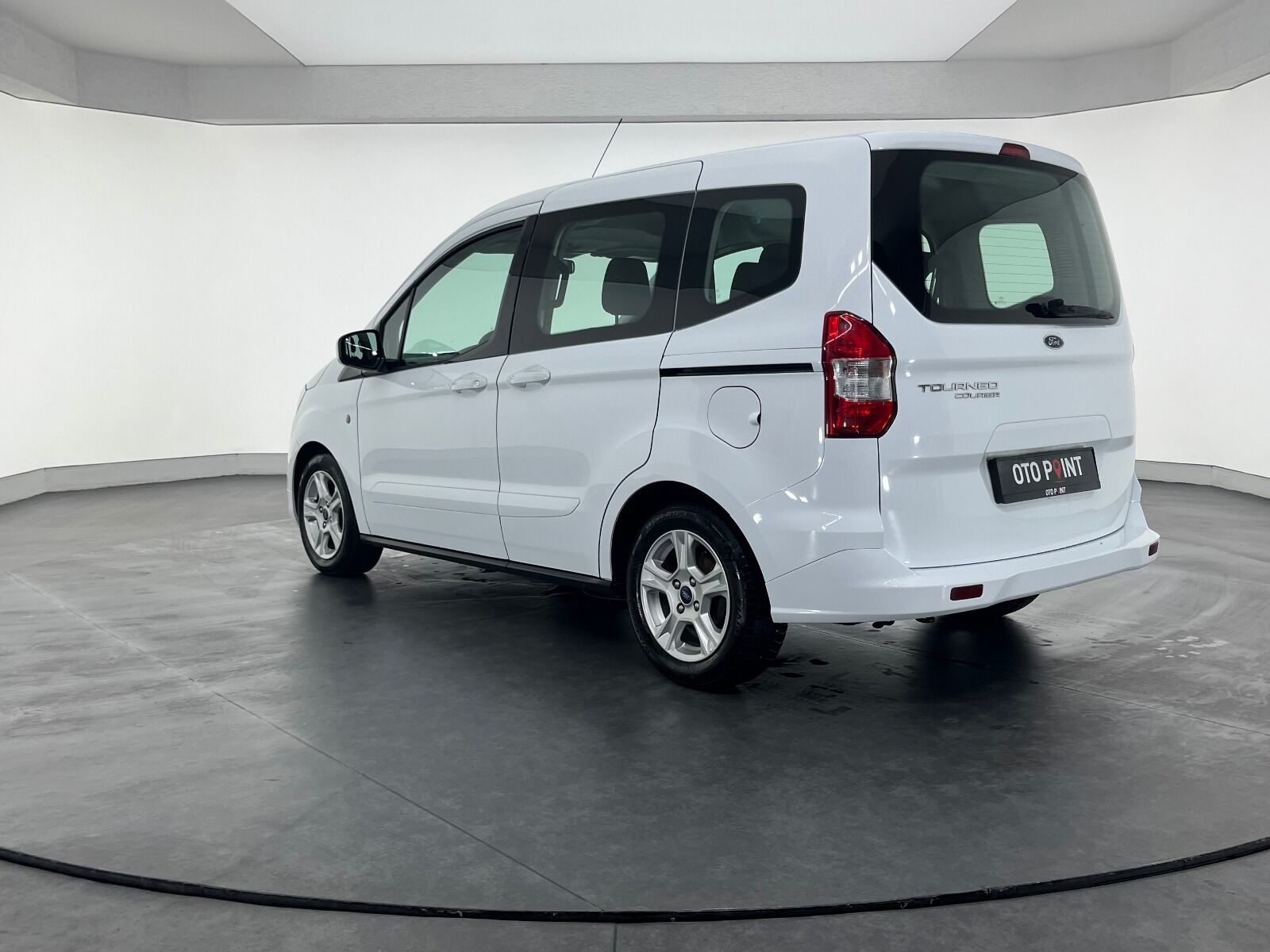 Ford Tourneo Courier 1.5 TDCI Deluxe - 2023 - Detay