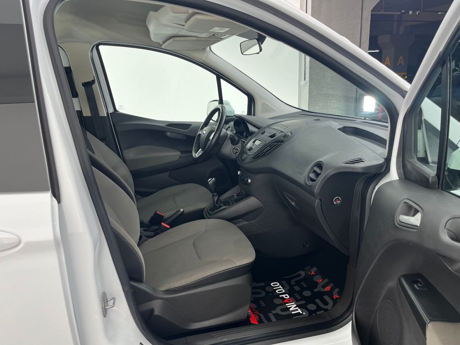 Ford Tourneo Courier 1.5 TDCI Deluxe - 2023 - Detay