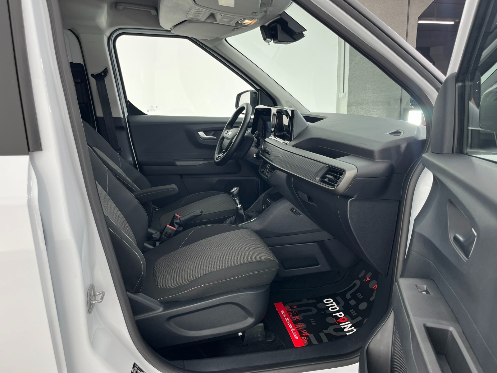 Ford Tourneo Courier Kombi 1.5 EcoBlue Deluxe - 2025 - Detay