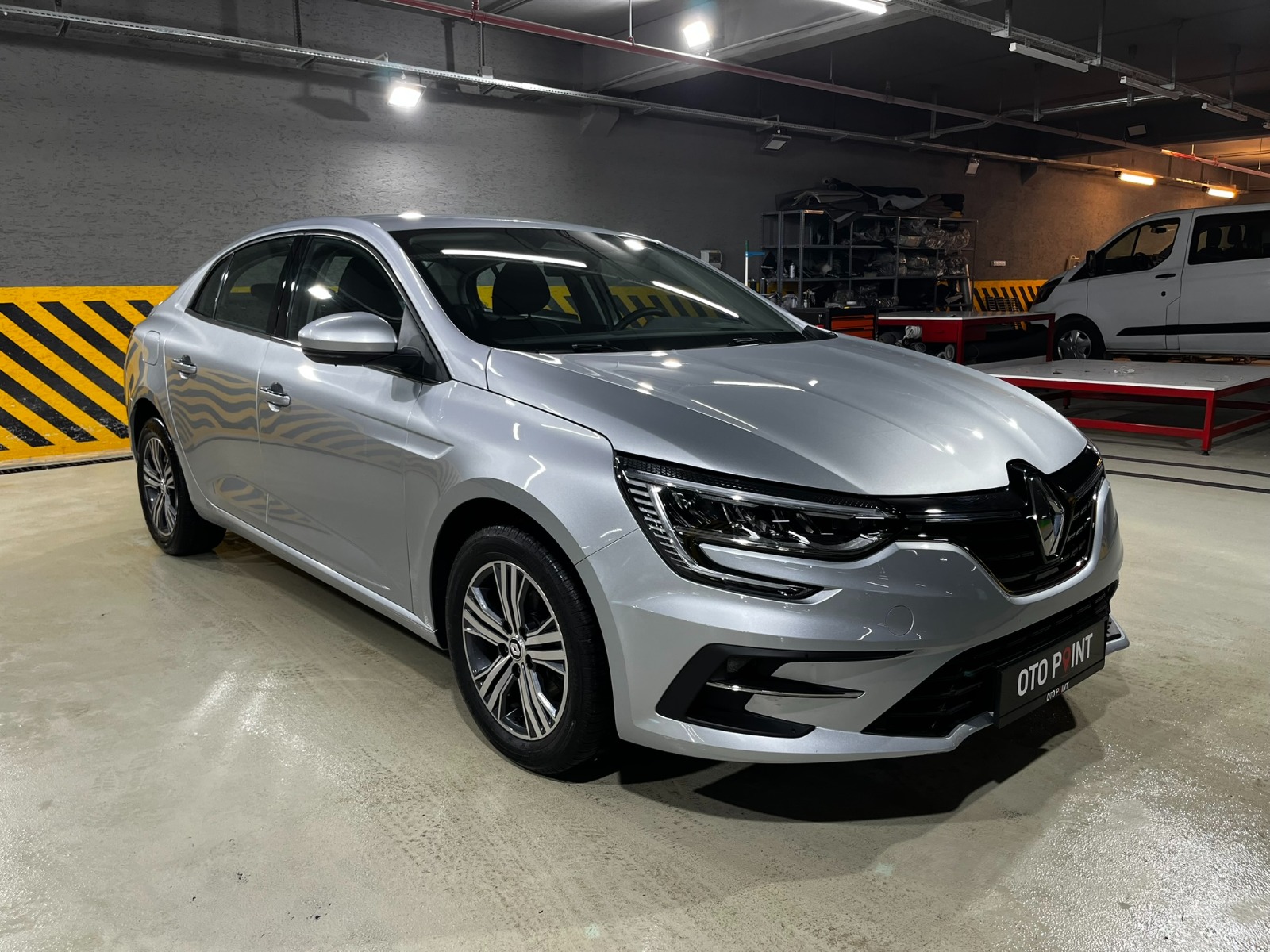 Renault Megane Sedan 1.3 TCe Touch EDC - 2024