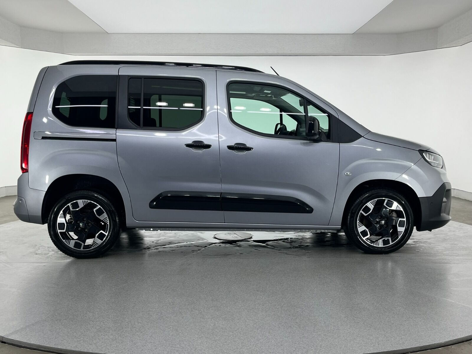 Fiat Doblo Combi 1.5 BlueHDI Premio Plus Otomatik - 2025 - Detay