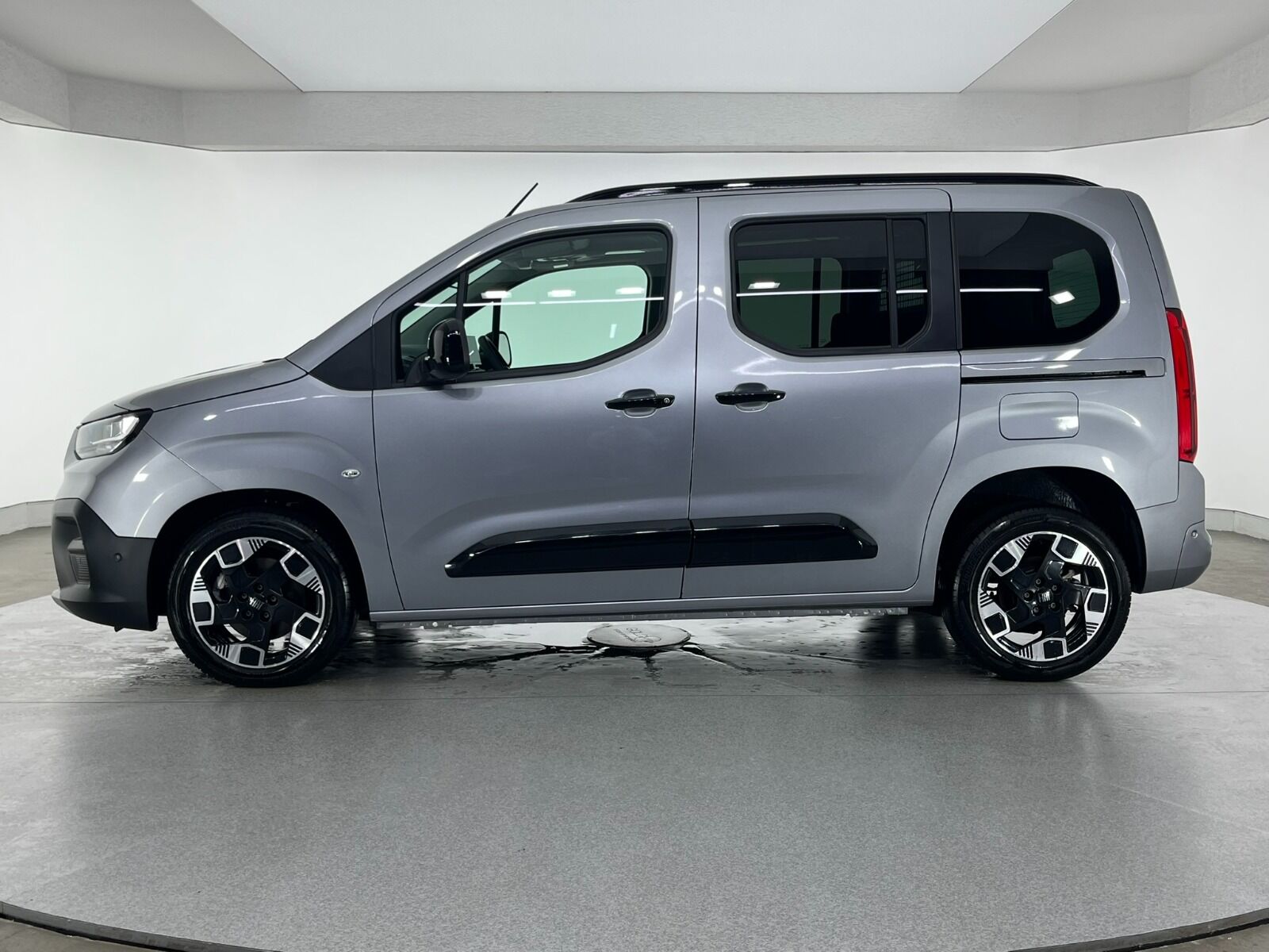 Fiat Doblo Combi 1.5 BlueHDI Premio Plus Otomatik - 2025 - Detay
