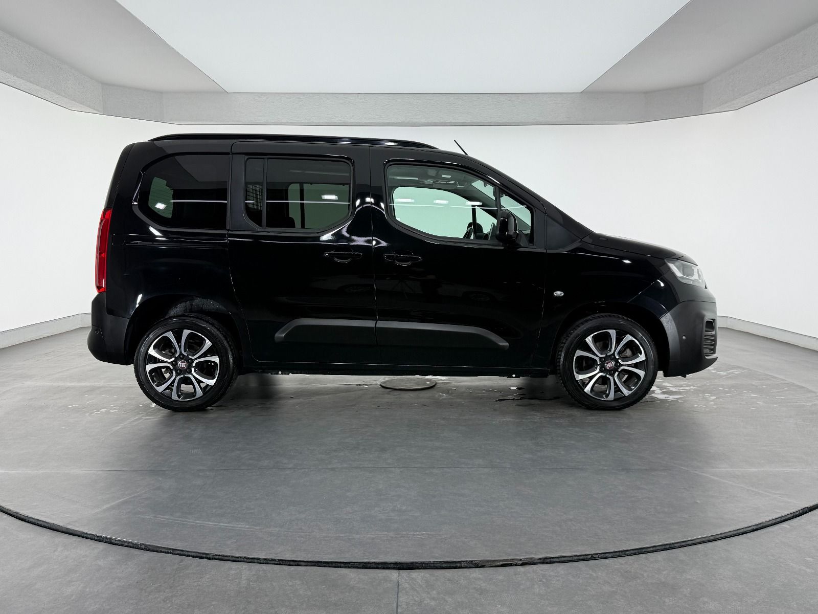 Fiat Doblo Combi 1.5 BlueHDİ Premio Plus - 2024 - Detay