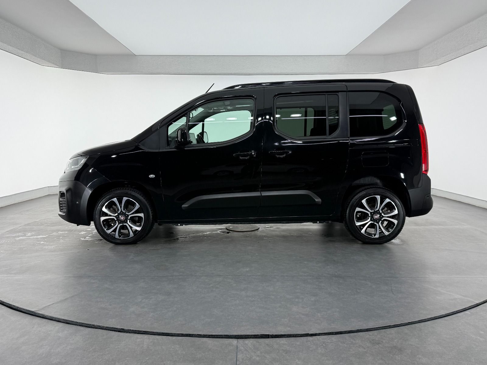 Fiat Doblo Combi 1.5 BlueHDİ Premio Plus - 2024 - Detay