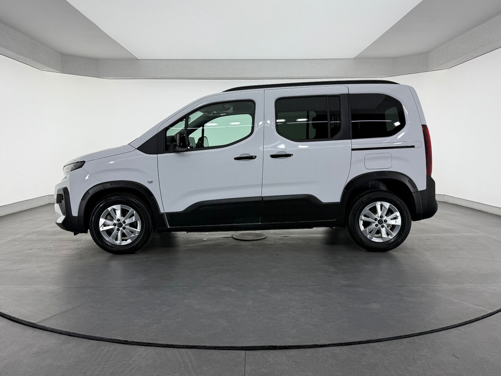 Peugeot Rifter 1.5 BlueHDI Allure EAT8 - 2026 - Detay