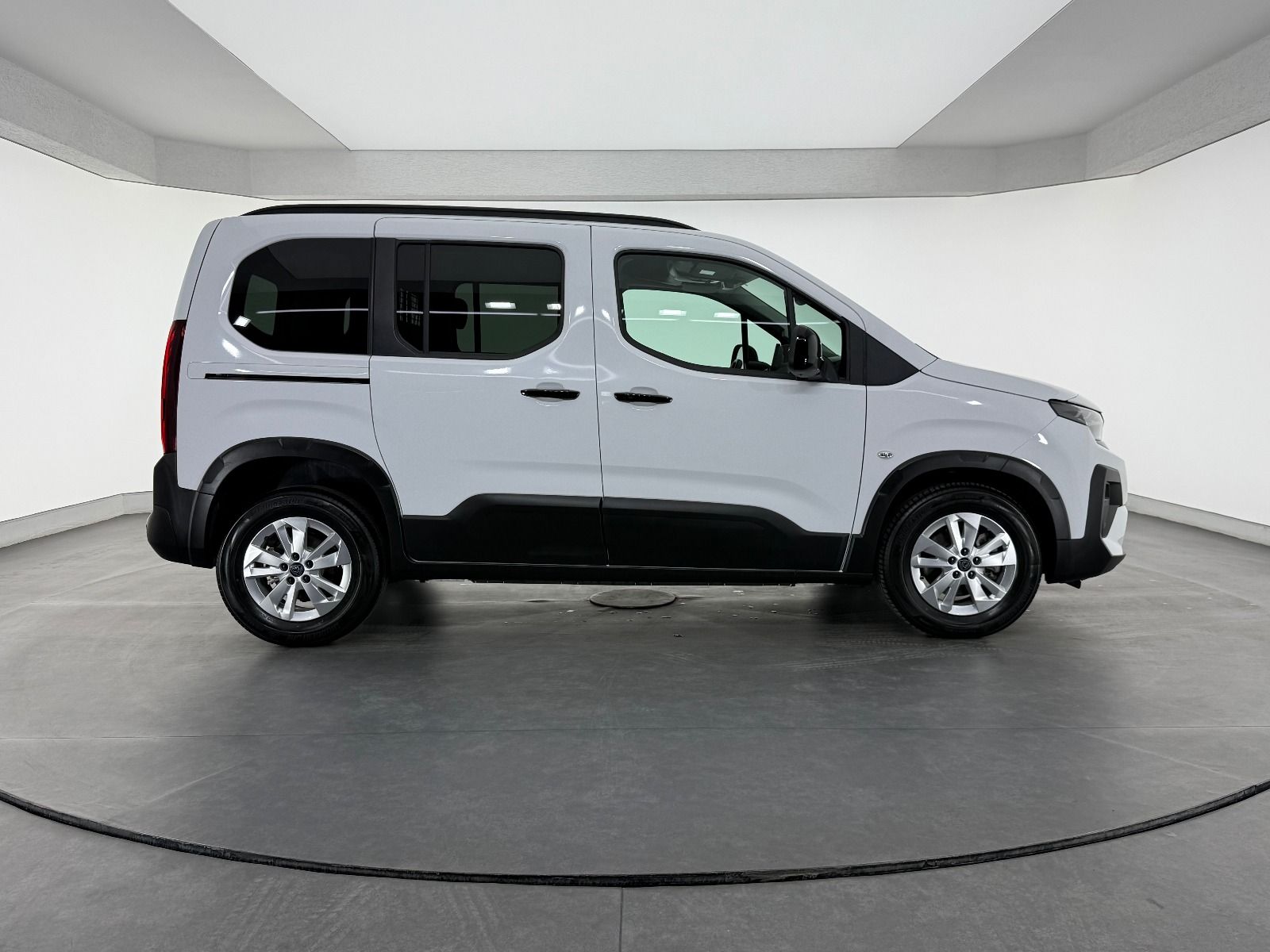 Peugeot Rifter 1.5 BlueHDI Allure EAT8 - 2026 - Detay