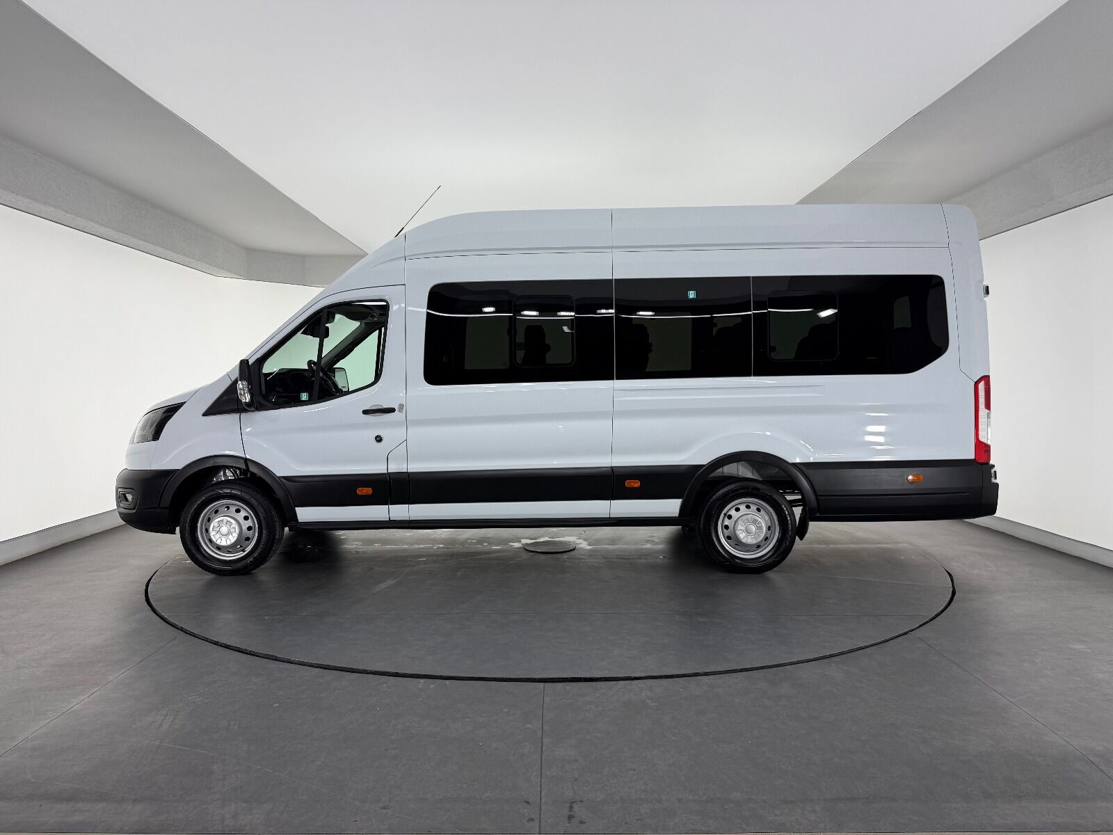 Ford Transit 2.0 EcoBlue 440 E Deluxe UPG - 2024 - Detay