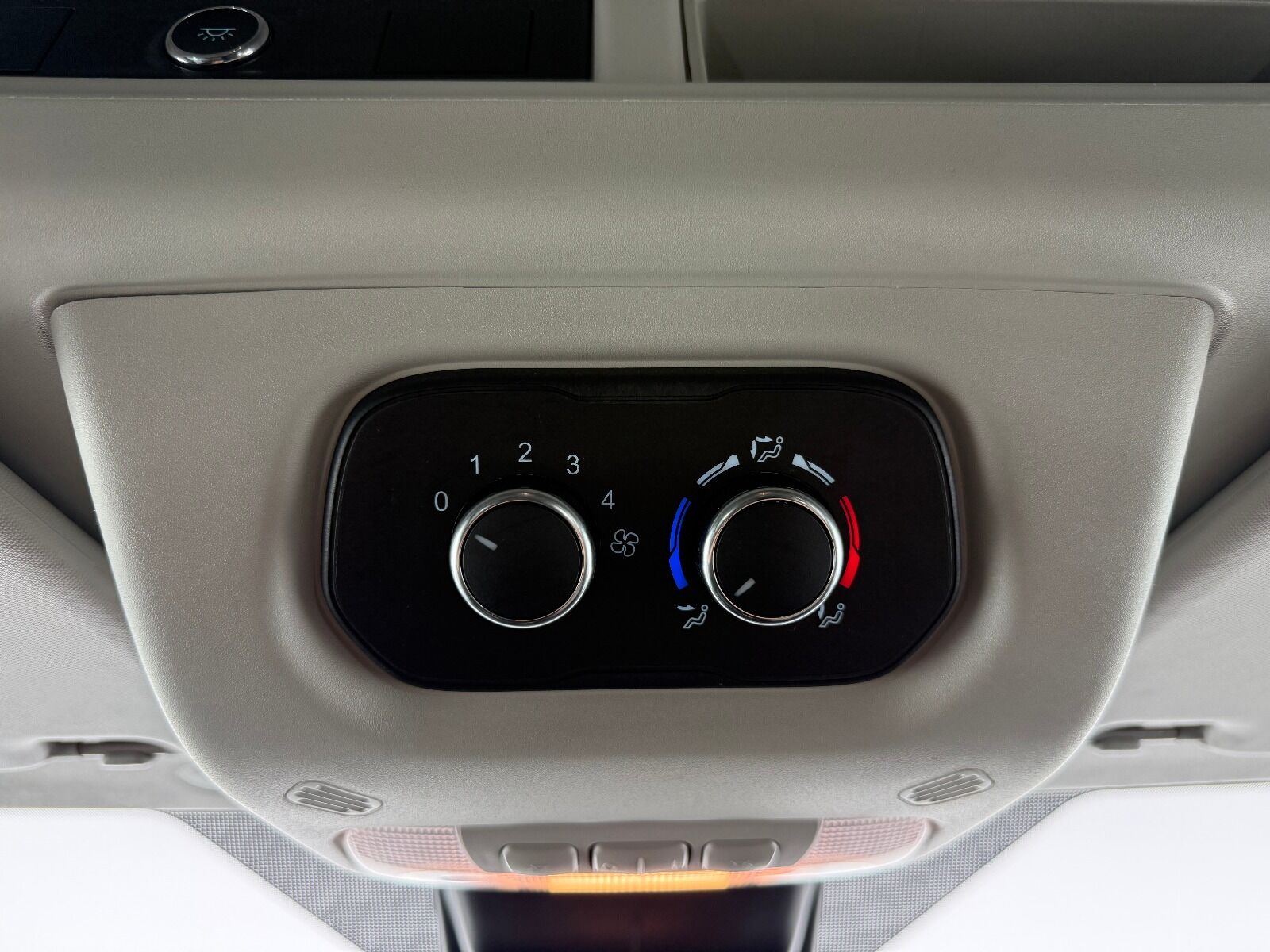 Ford Transit 2.0 EcoBlue 440 E Deluxe UPG - 2024 - Detay