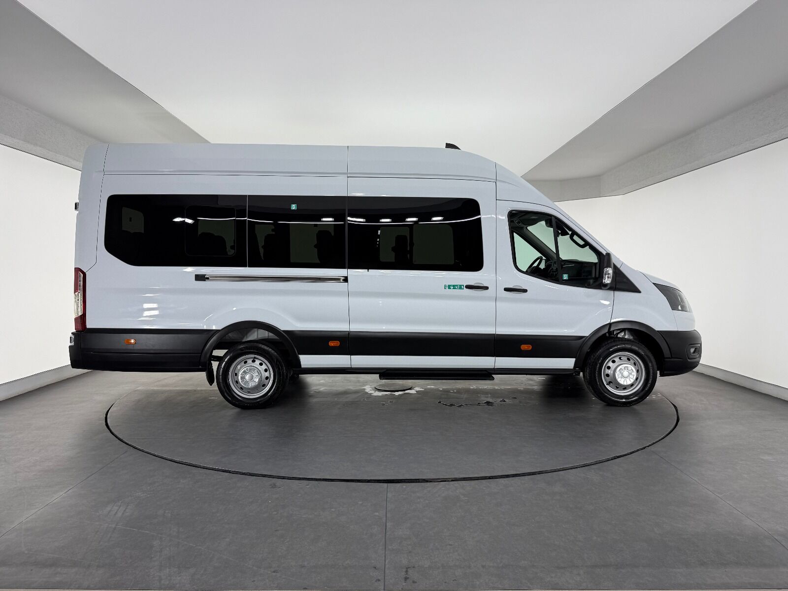 Ford Transit 2.0 EcoBlue 440 E Deluxe UPG - 2024 - Detay