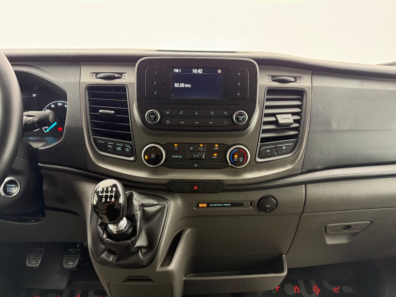 Ford Transit 2.0 EcoBlue 440 E Deluxe UPG - 2024 - Detay