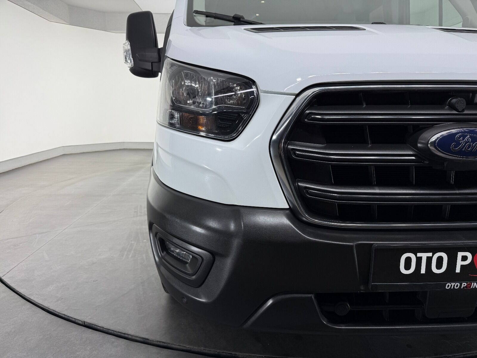 Ford Transit 2.0 EcoBlue 440 E Deluxe UPG - 2024 - Detay