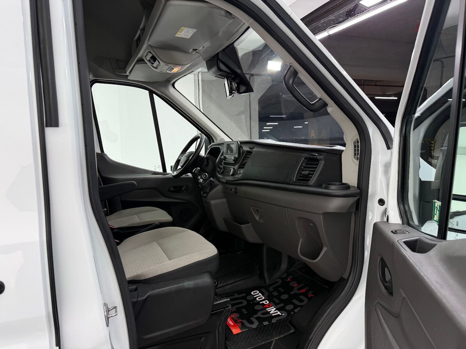 Ford Transit 2.0 EcoBlue 440 E Deluxe UPG - 2024 - Detay