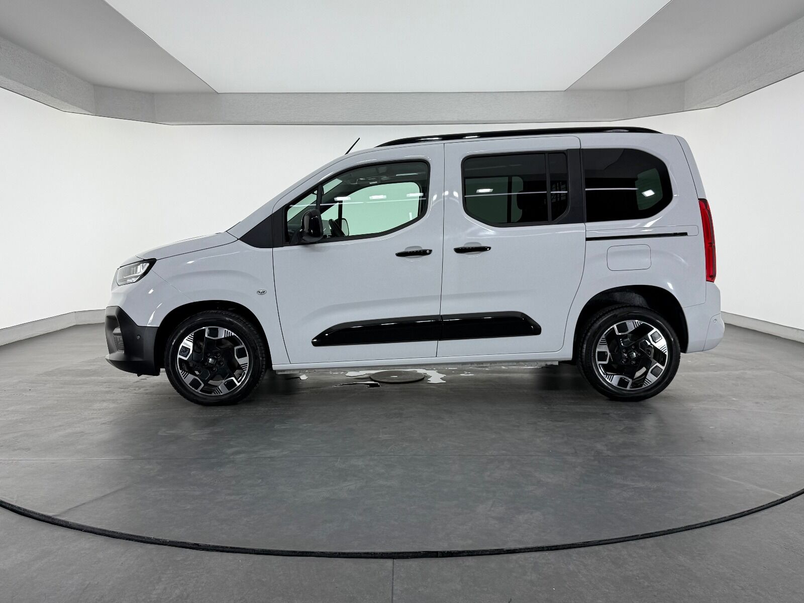 Fiat Doblo Combi 1.5 BlueHDİ Premio Plus - 2025 - Detay