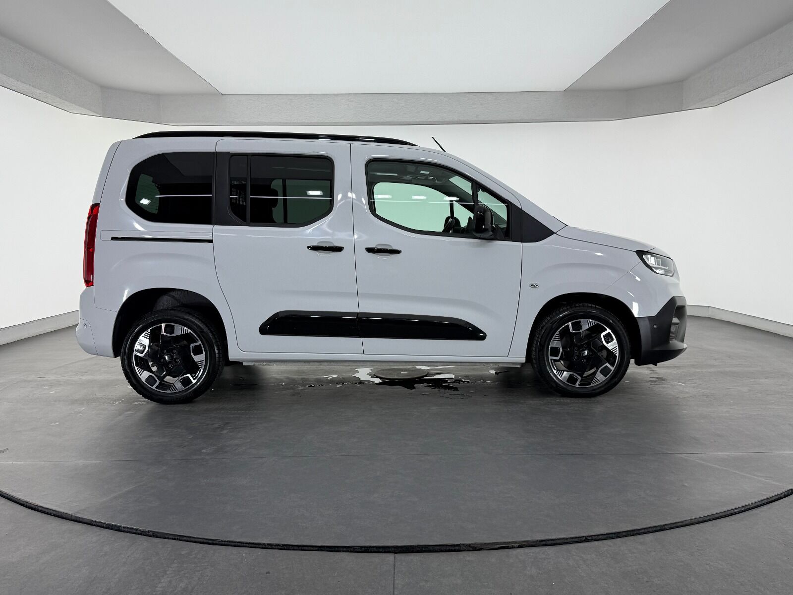 Fiat Doblo Combi 1.5 BlueHDİ Premio Plus - 2025 - Detay