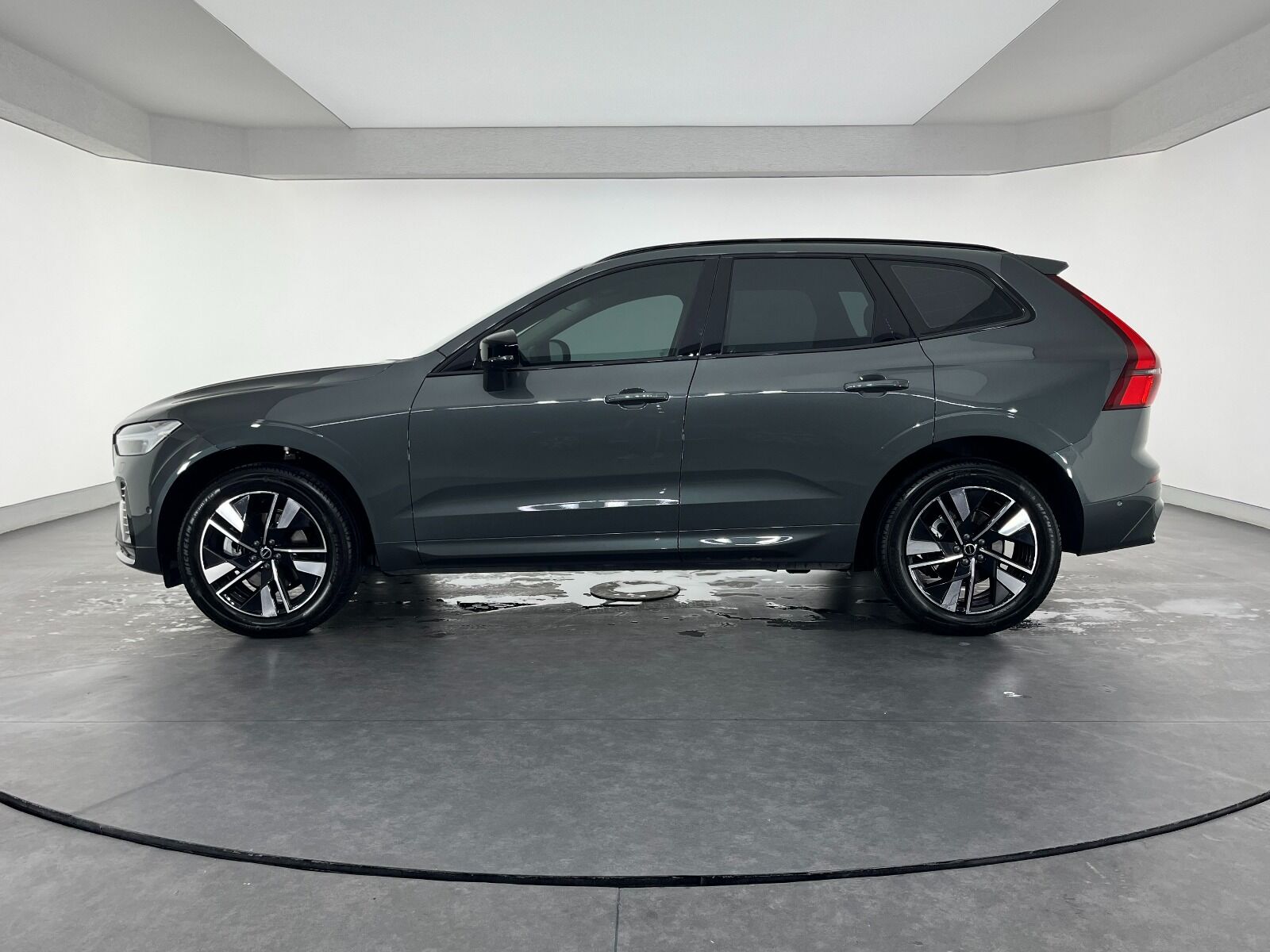 Volvo XC60 2.0 B5 Mild Hybrid Plus Dark AWD - 2025 - Detay