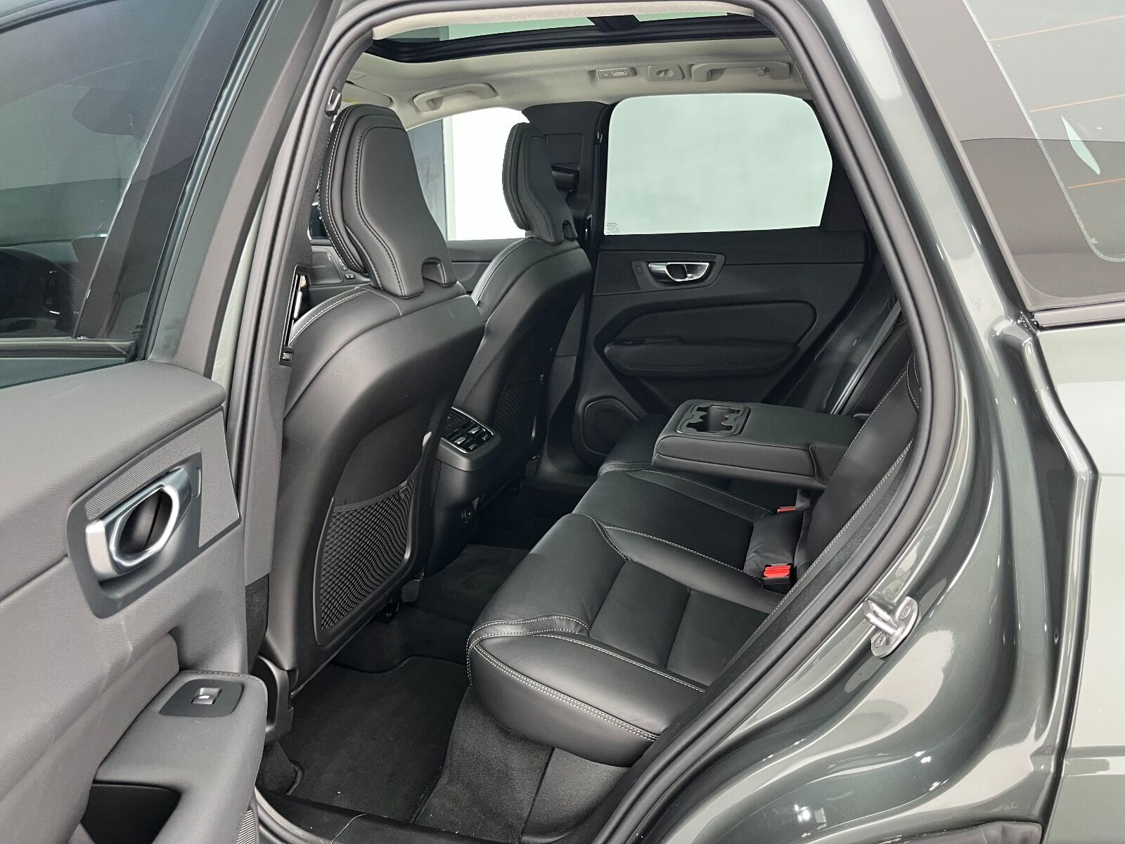 Volvo XC60 2.0 B5 Mild Hybrid Plus Dark AWD - 2025 - Detay