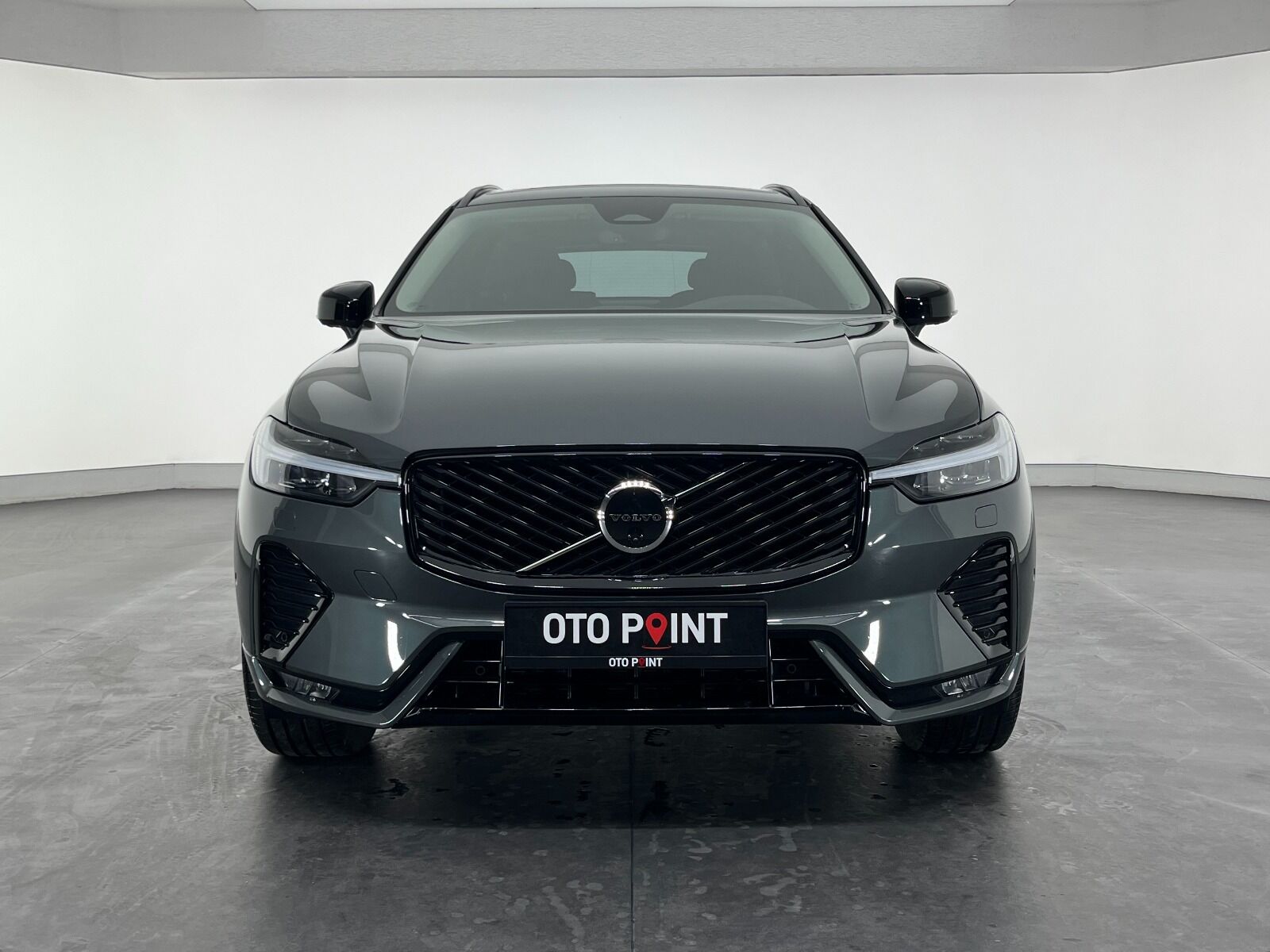 Volvo XC60 2.0 B5 Mild Hybrid Plus Dark AWD - 2025
