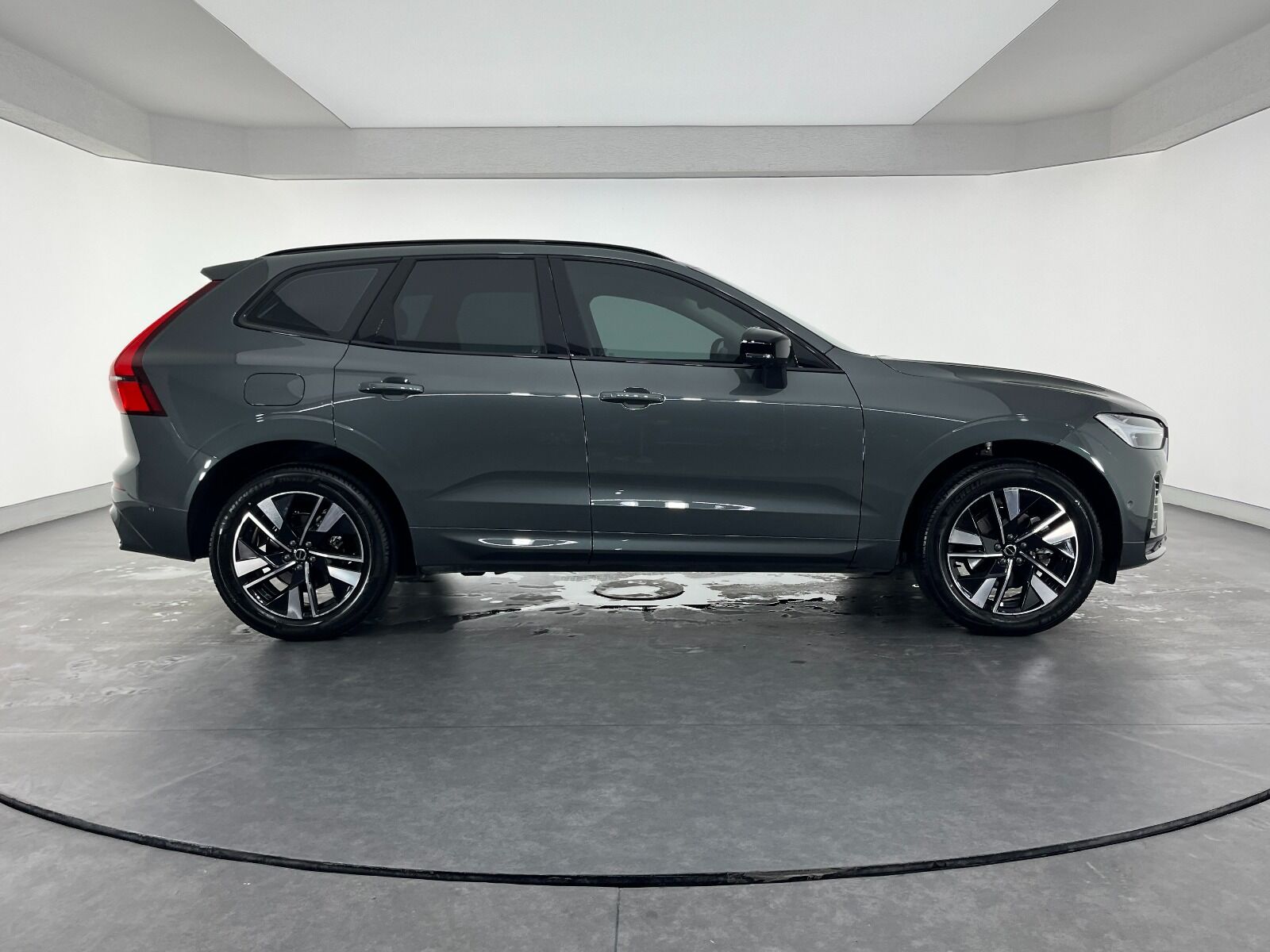 Volvo XC60 2.0 B5 Mild Hybrid Plus Dark AWD - 2025 - Detay
