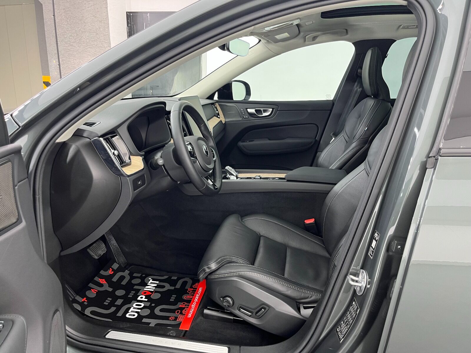 Volvo XC60 2.0 B5 Mild Hybrid Plus Dark AWD - 2025 - Detay