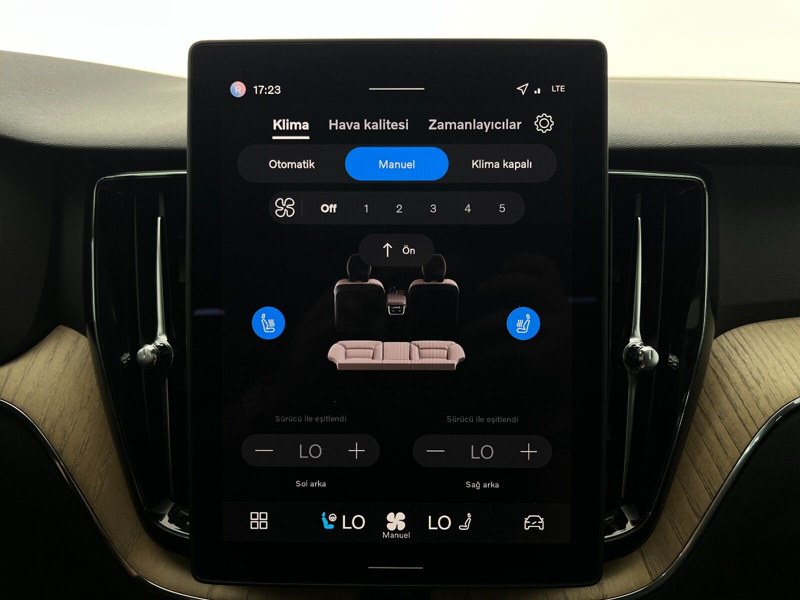 Volvo XC60 2.0 B5 Mild Hybrid Plus Dark AWD - 2025 - Detay