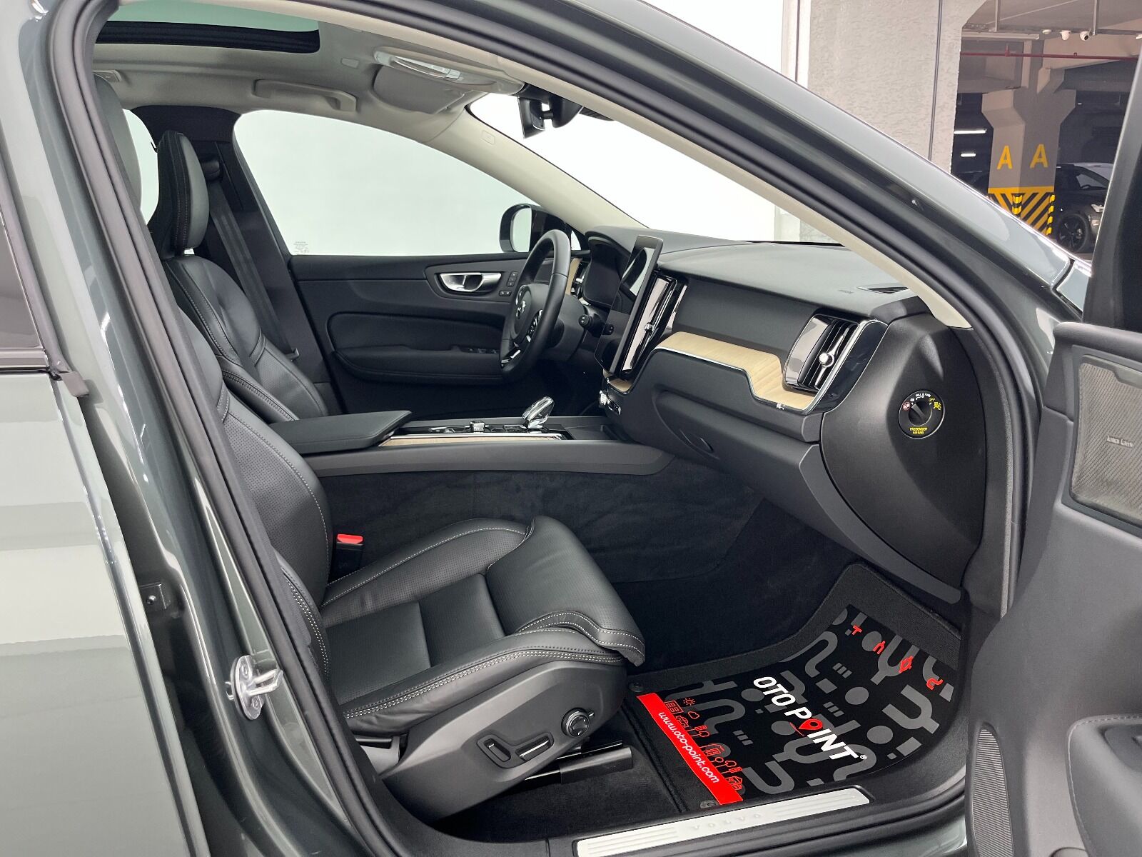Volvo XC60 2.0 B5 Mild Hybrid Plus Dark AWD - 2025 - Detay