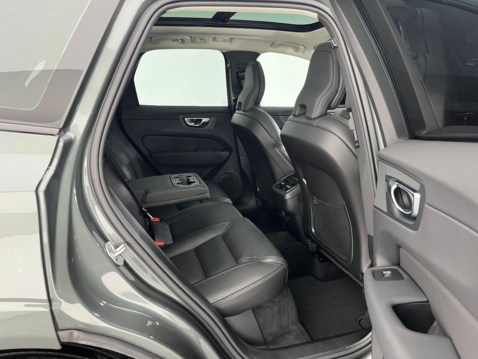 Volvo XC60 2.0 B5 Mild Hybrid Plus Dark AWD - 2025 - Detay