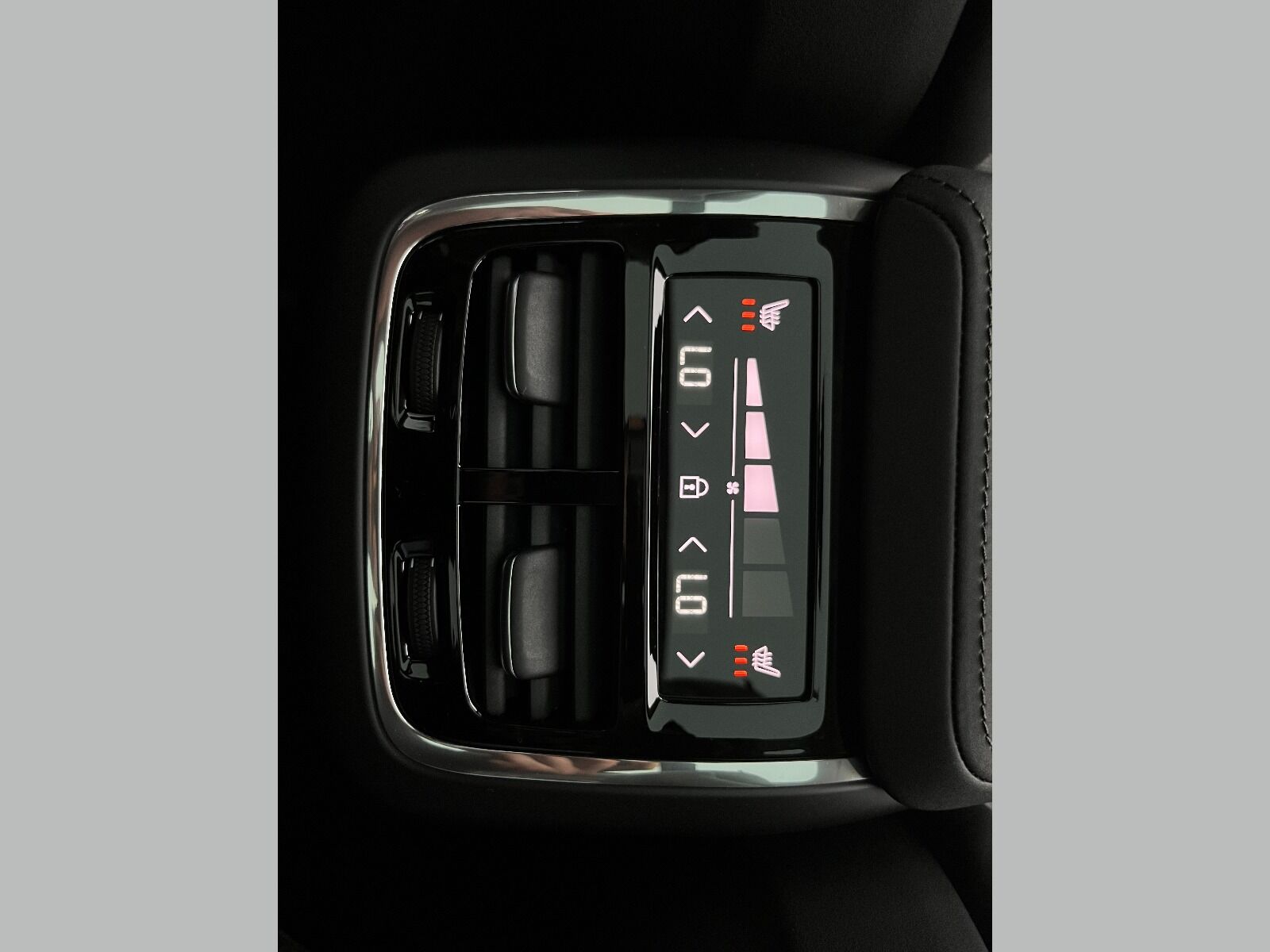 Volvo XC60 2.0 B5 Mild Hybrid Plus Dark AWD - 2025 - Detay