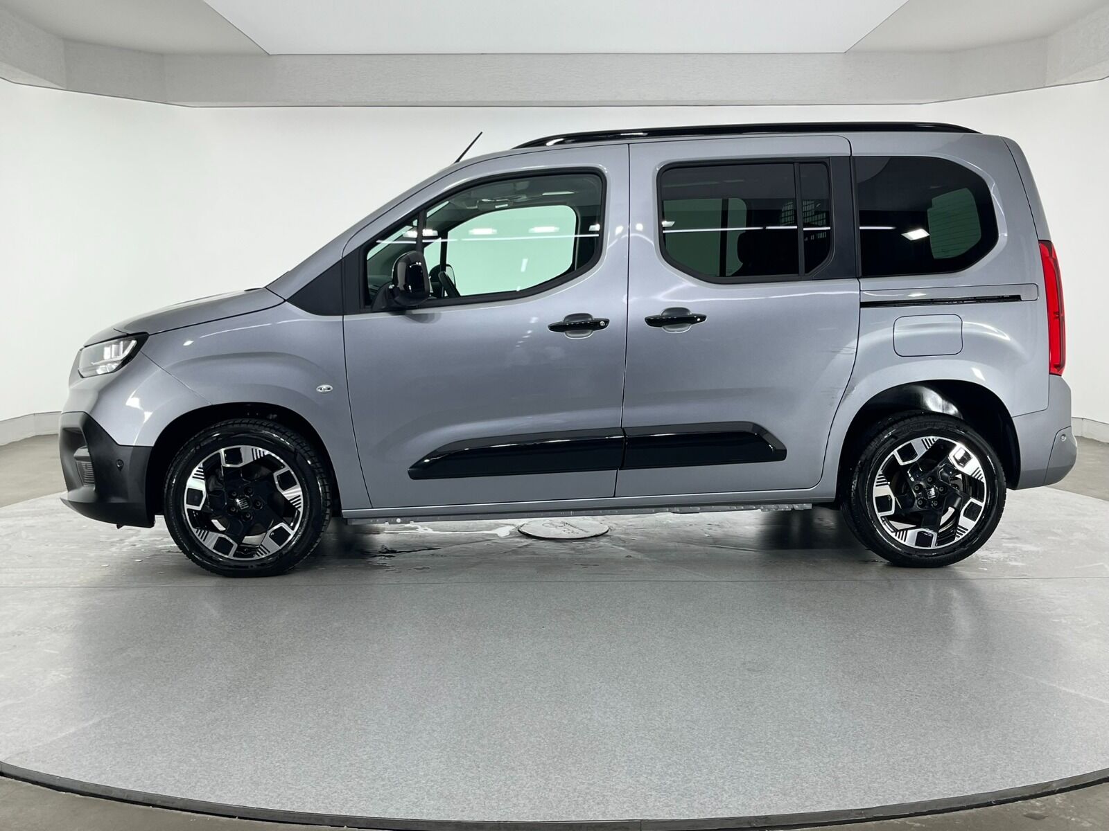 Fiat Doblo Combi 1.5 BlueHDI Premio Plus Otomatik - 2025 - Detay
