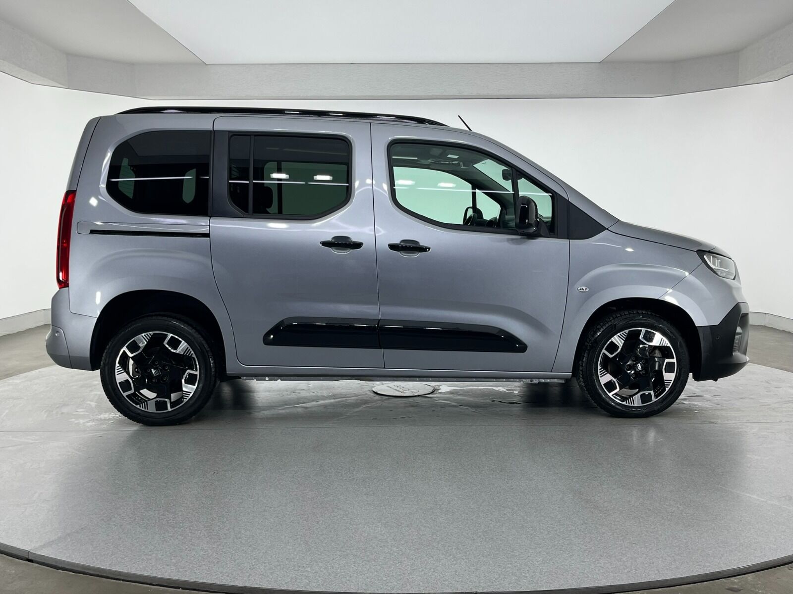 Fiat Doblo Combi 1.5 BlueHDI Premio Plus Otomatik - 2025 - Detay