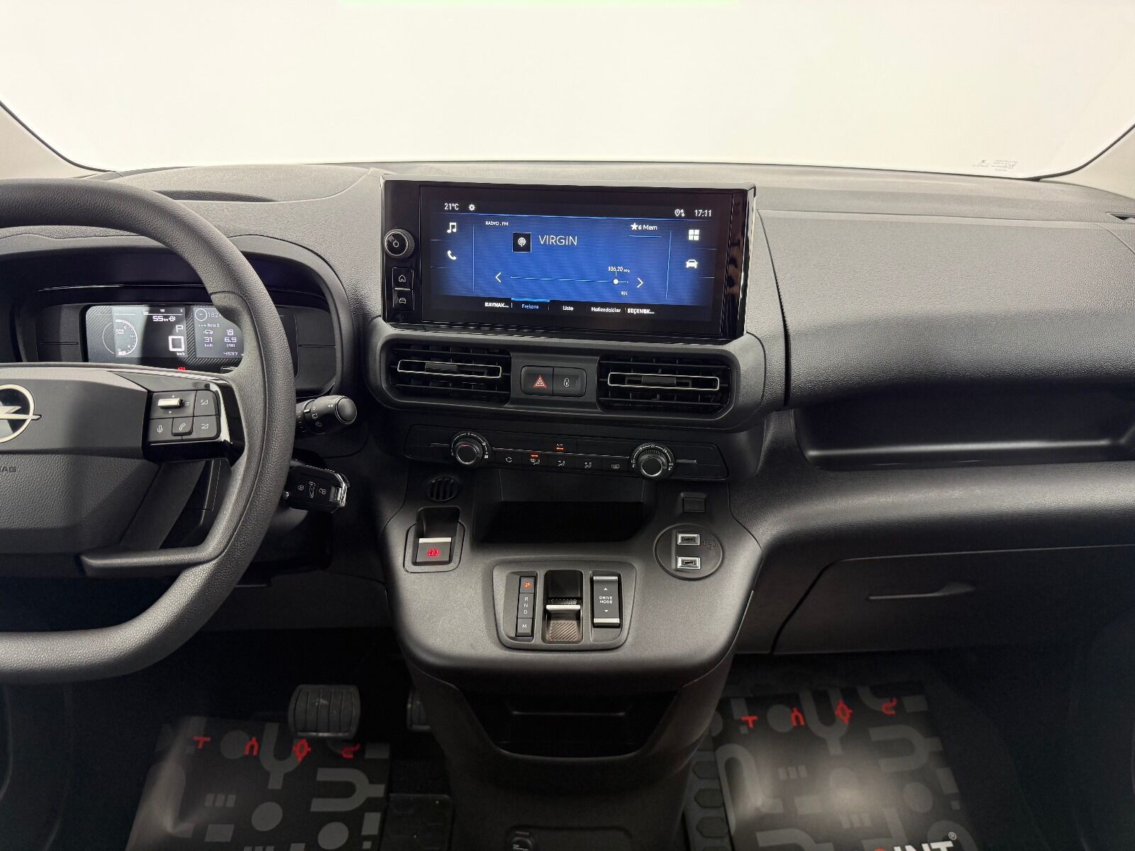 Opel Combo 1.5 D Essential - 2026 - Detay