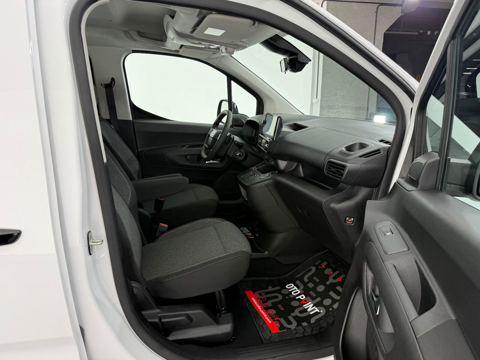 Opel Combo 1.5 D Essential - 2026 - Detay