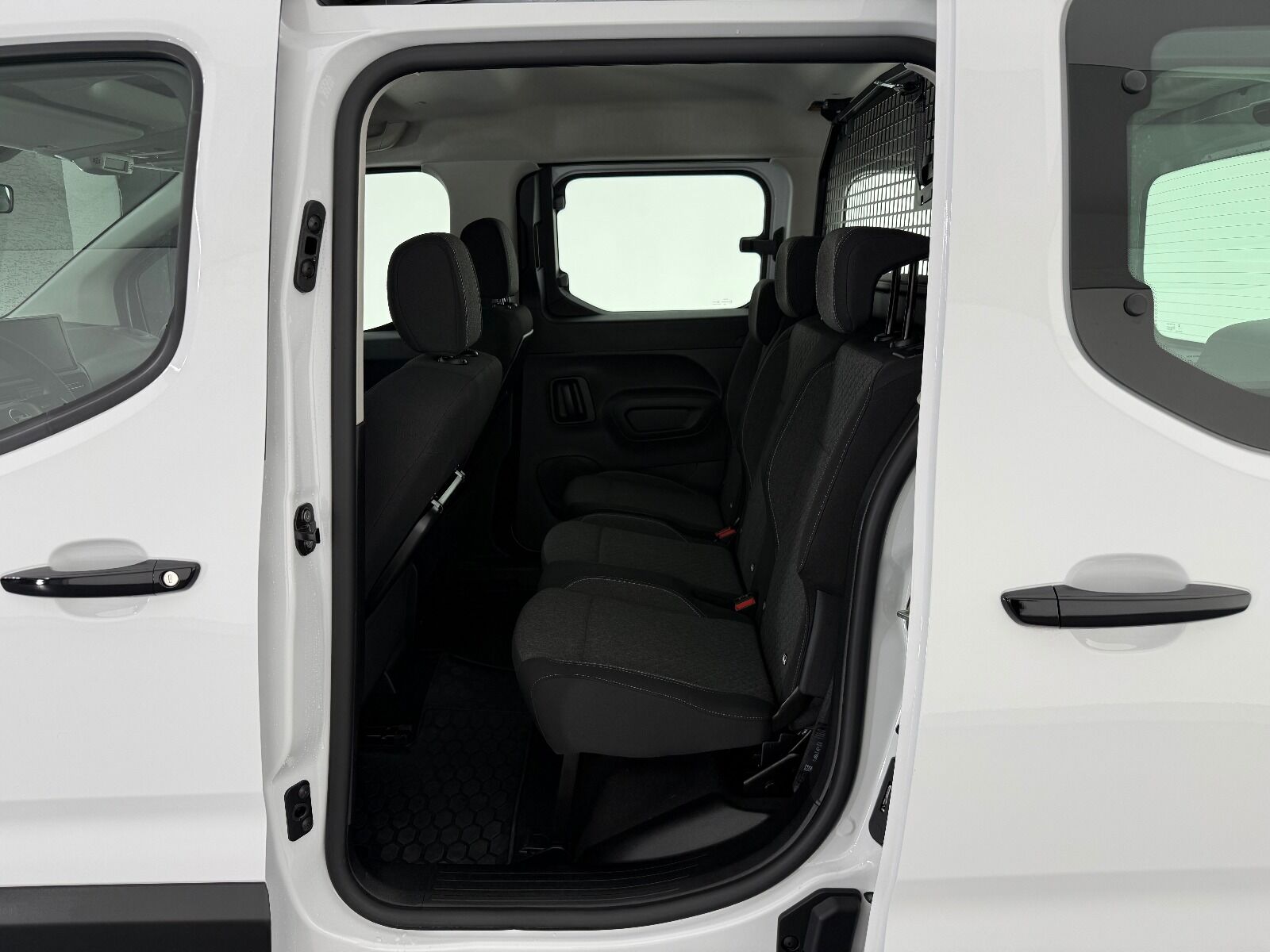Opel Combo 1.5 D Essential - 2026 - Detay