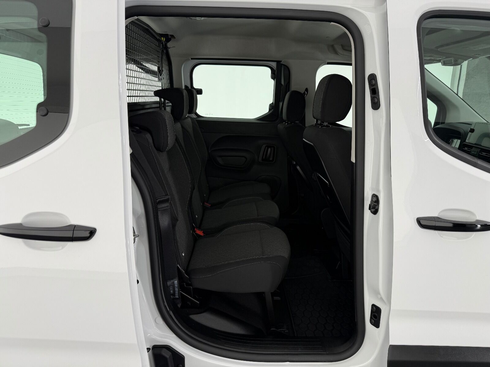 Opel Combo 1.5 D Essential - 2026 - Detay