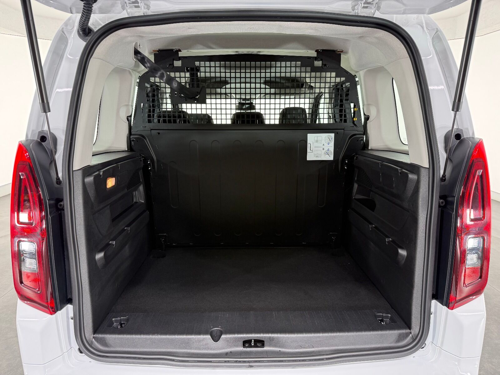 Opel Combo 1.5 D Essential - 2026 - Detay