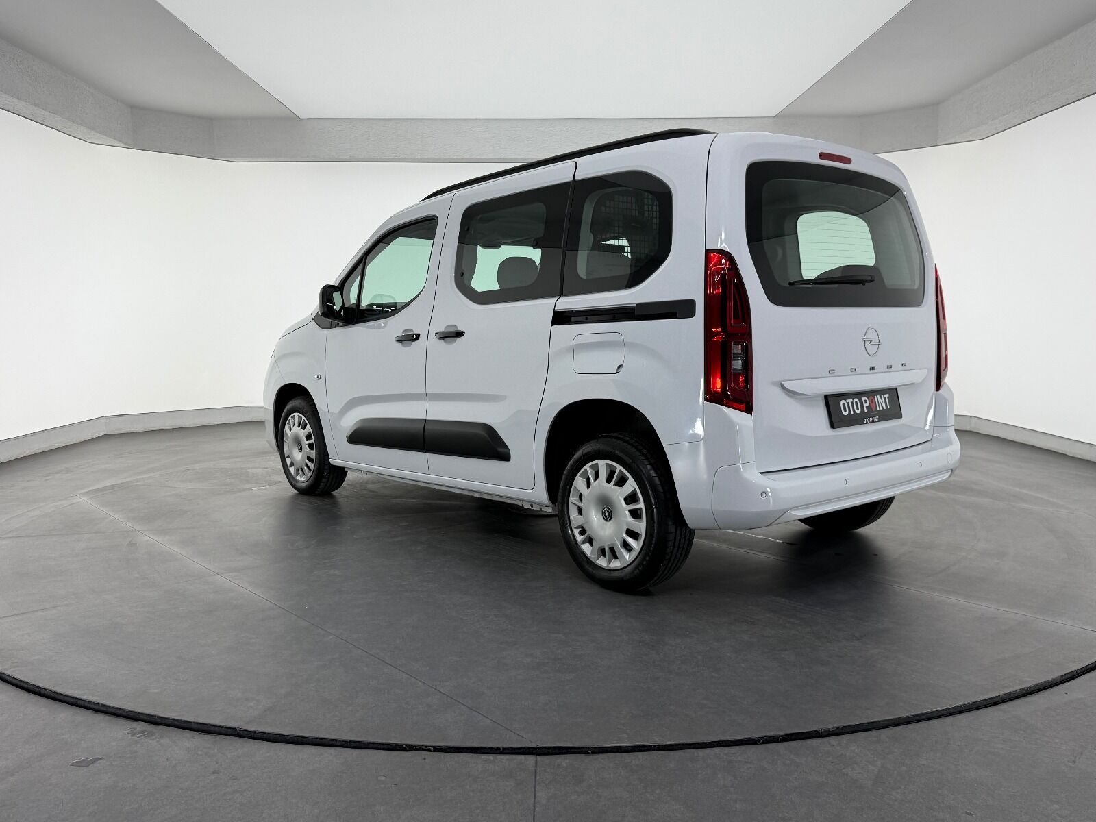 Opel Combo 1.5 D Essential - 2026 - Detay
