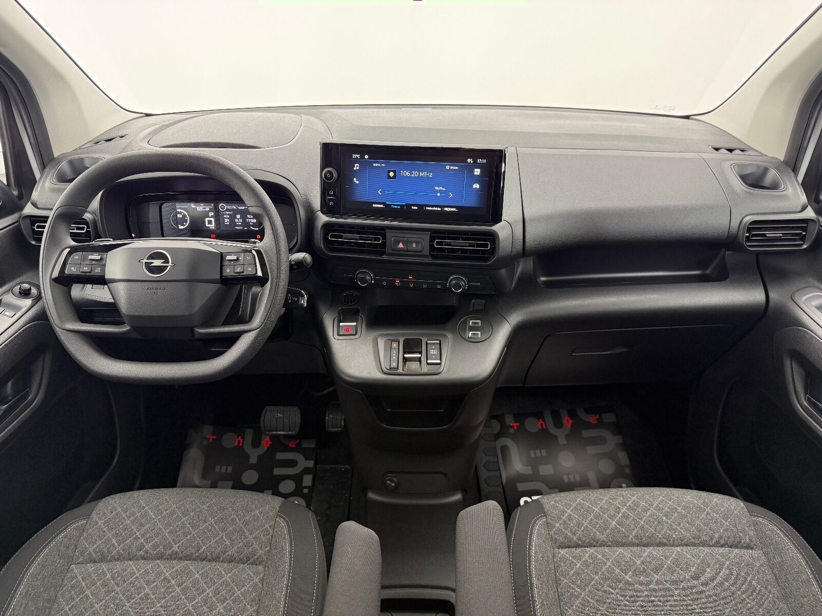 Opel Combo 1.5 D Essential - 2026 - Detay