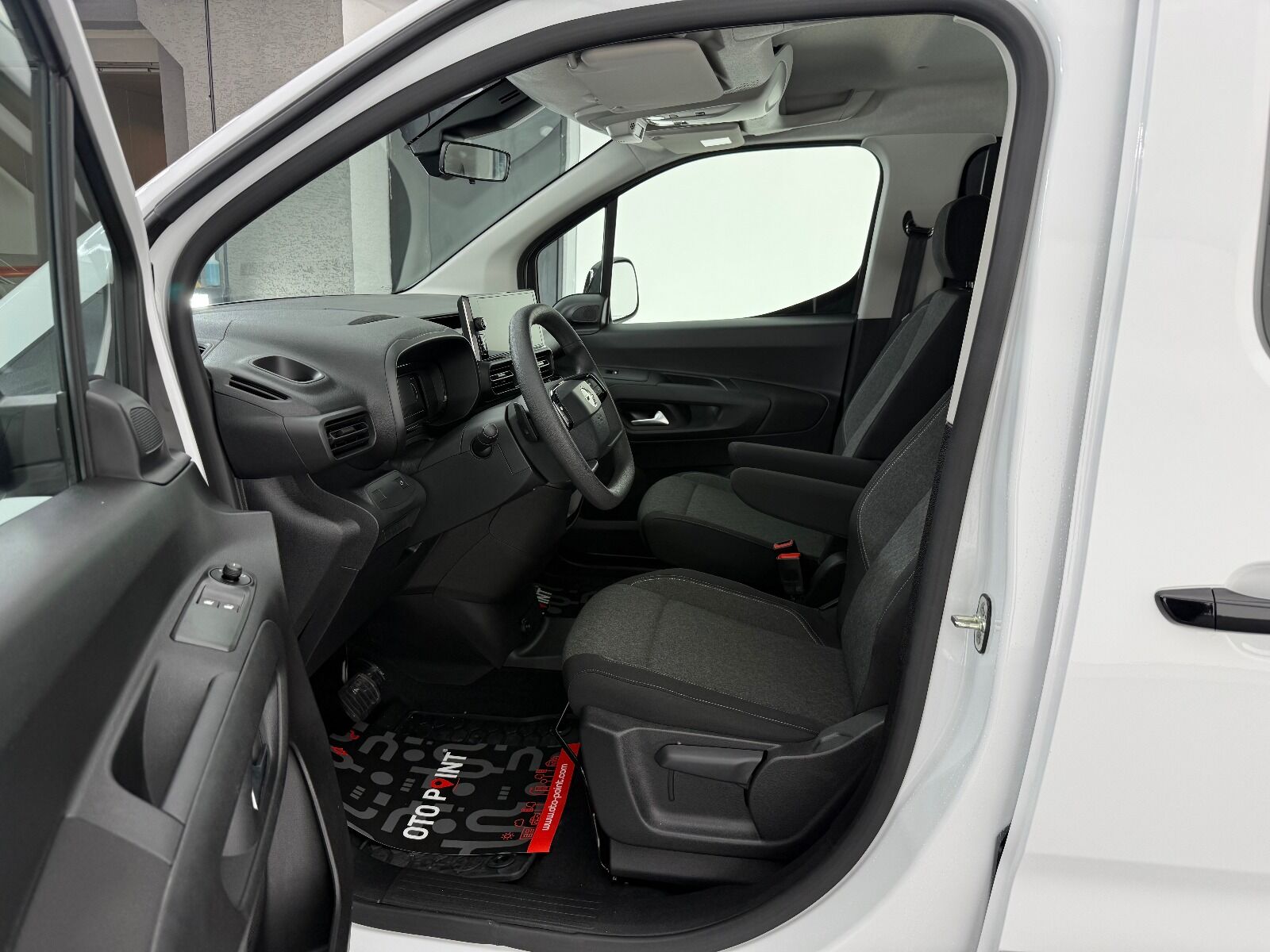 Opel Combo 1.5 D Essential - 2026 - Detay