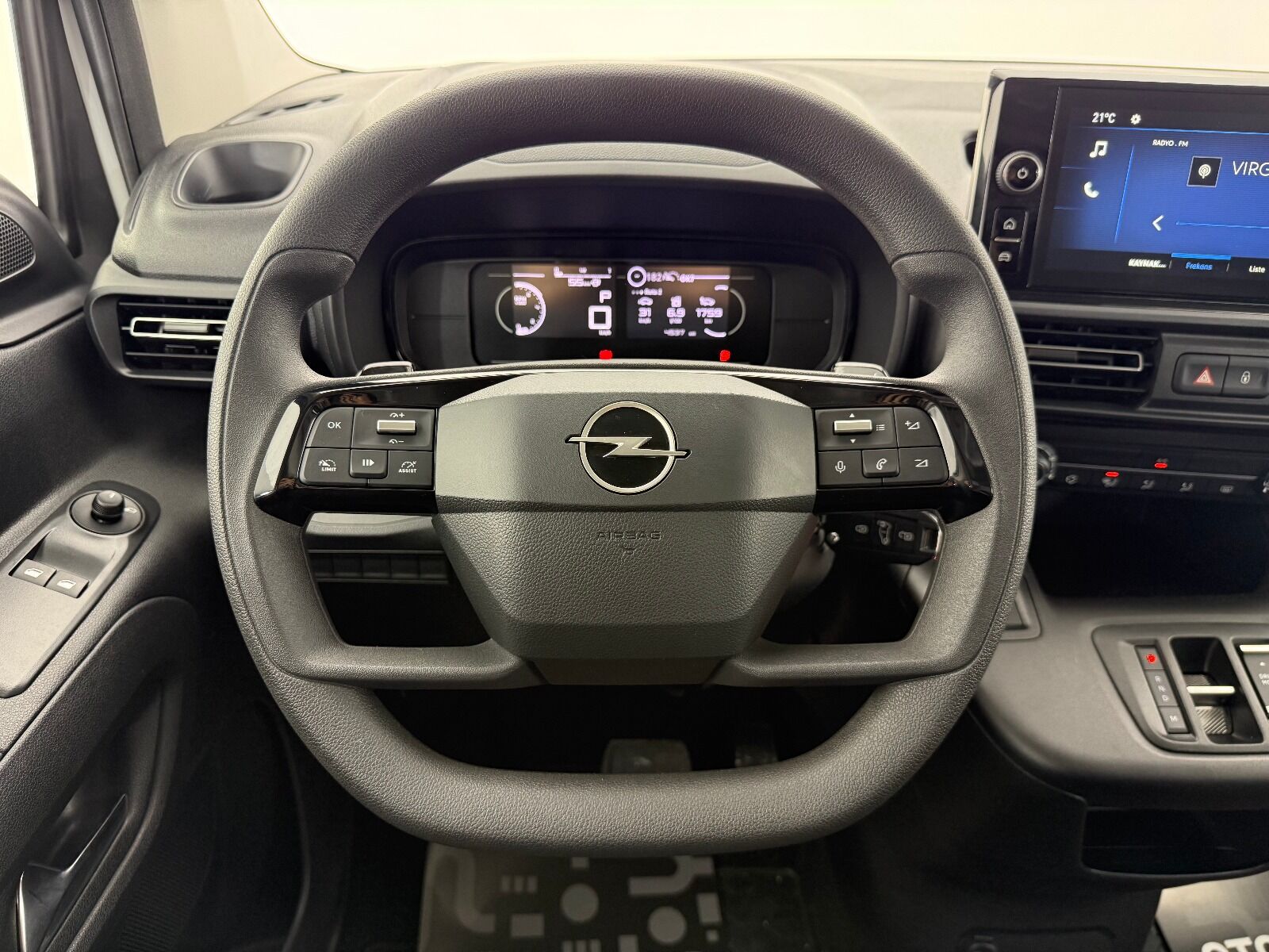 Opel Combo 1.5 D Essential - 2026 - Detay